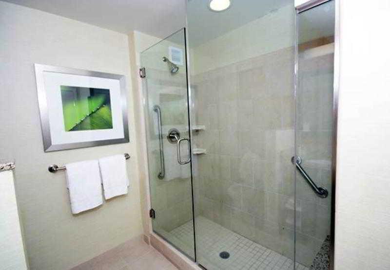 Courtyard Greensboro Airport Экстерьер фото