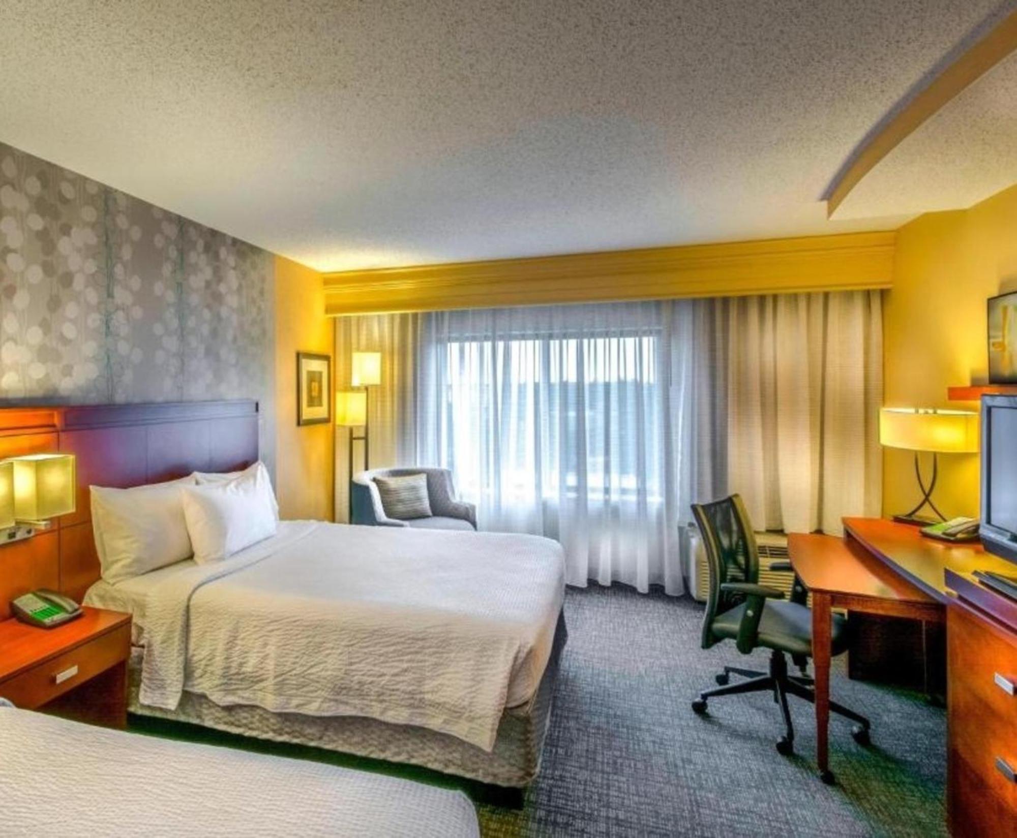 Courtyard Greensboro Airport Экстерьер фото