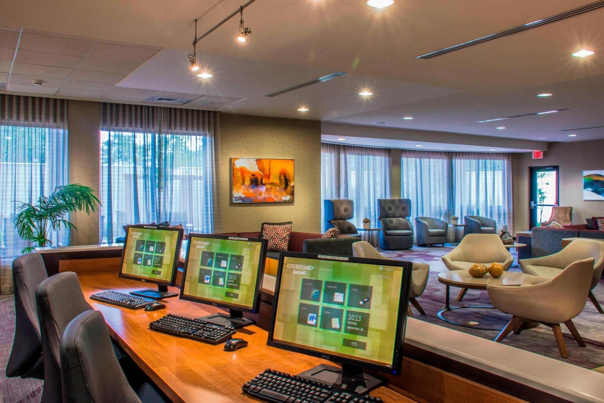 Courtyard Greensboro Airport Экстерьер фото