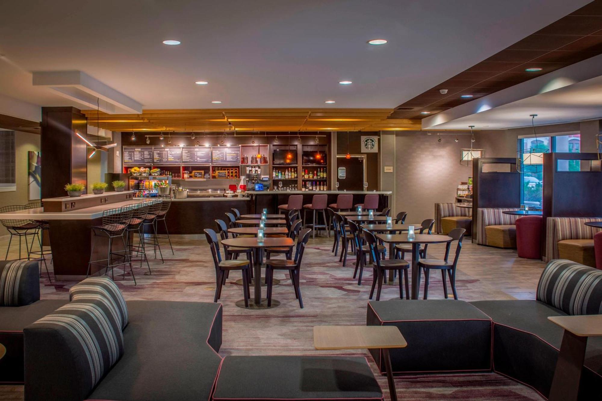 Courtyard Greensboro Airport Экстерьер фото