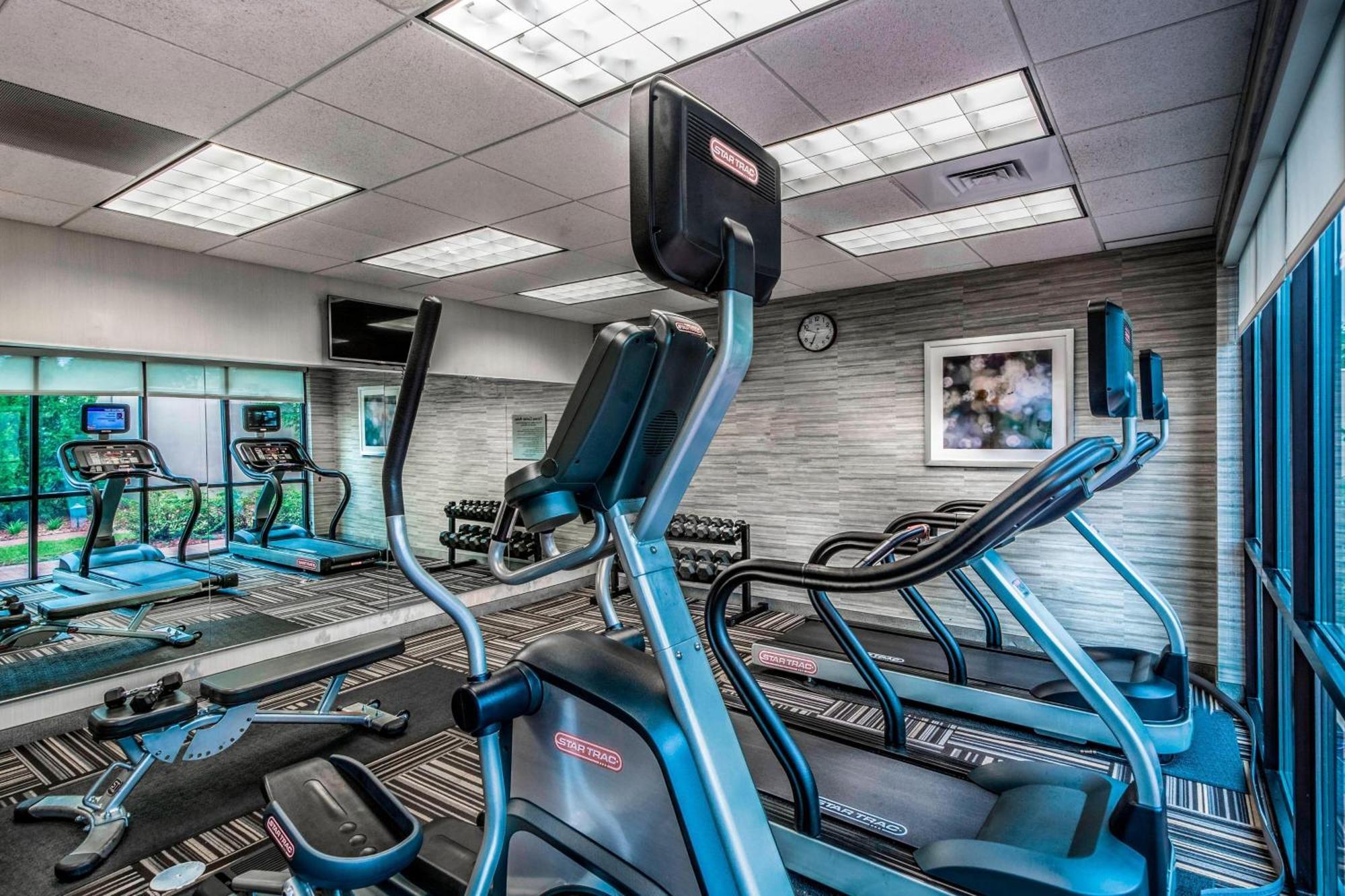 Courtyard Greensboro Airport Экстерьер фото