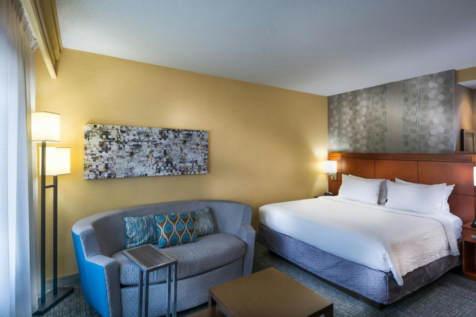 Courtyard Greensboro Airport Экстерьер фото