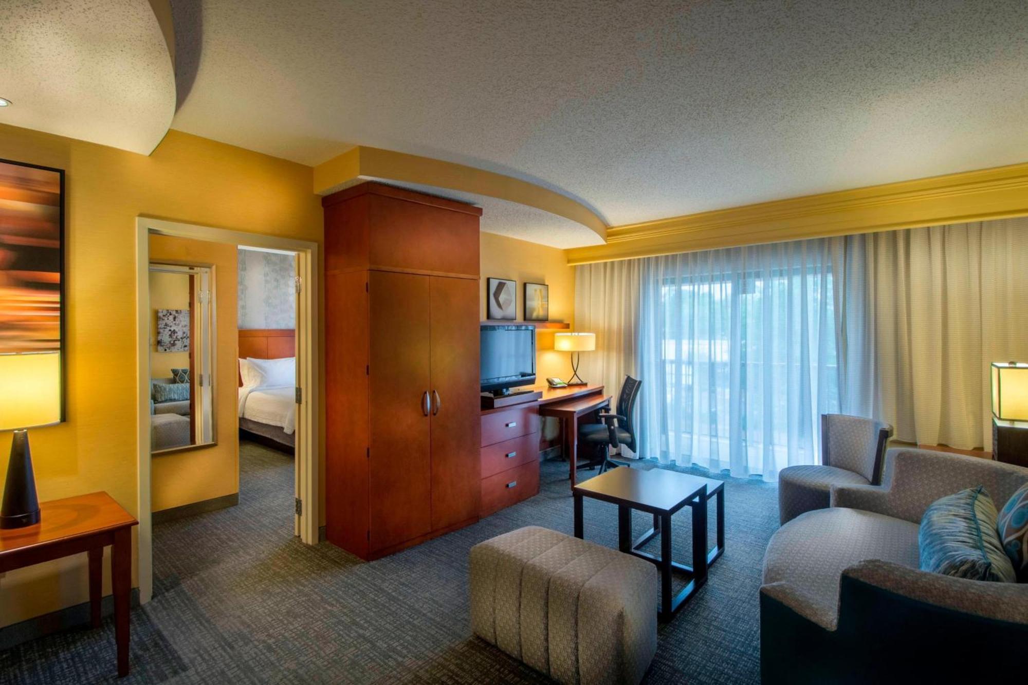 Courtyard Greensboro Airport Экстерьер фото