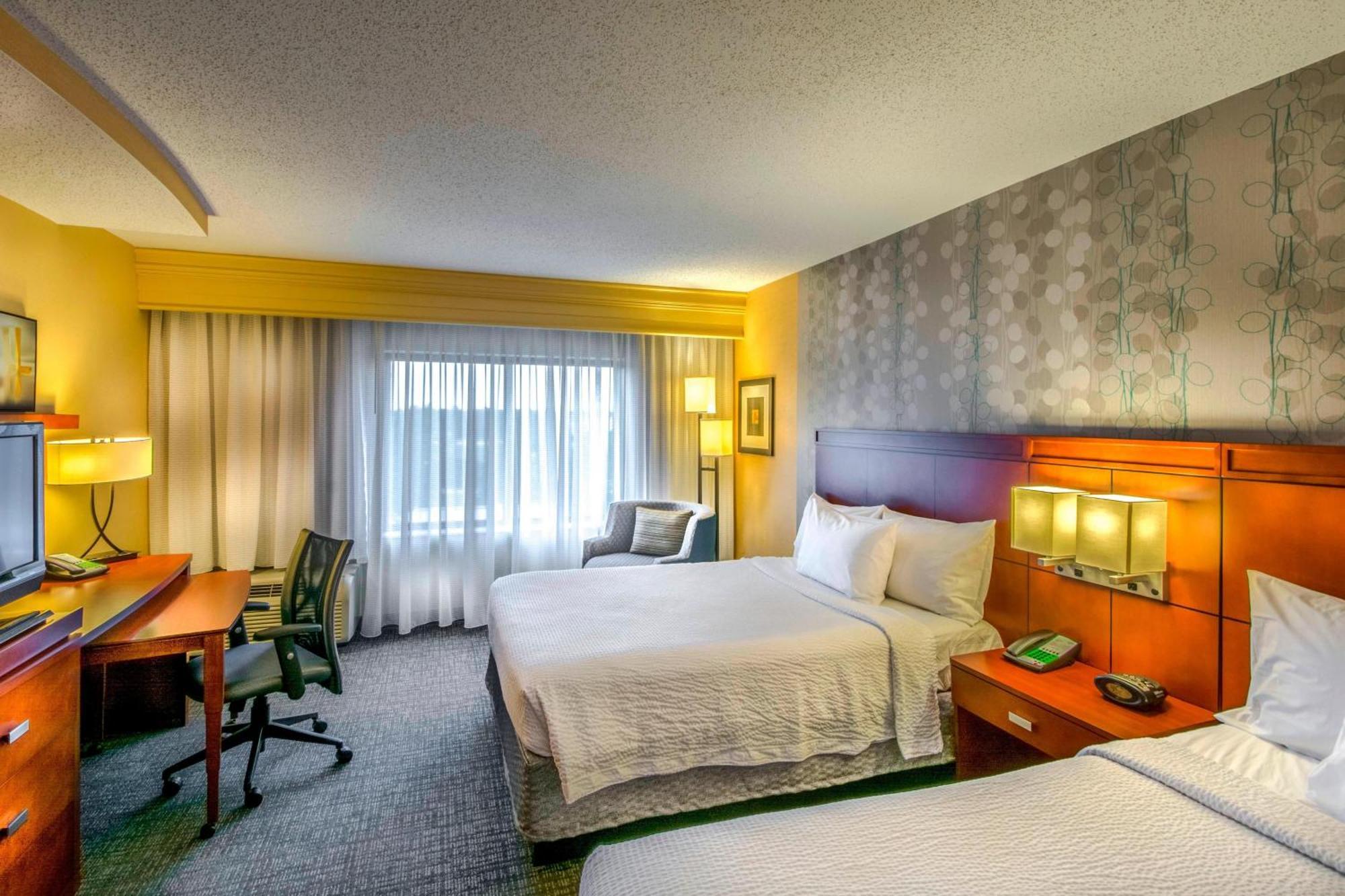 Courtyard Greensboro Airport Экстерьер фото