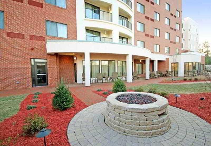 Courtyard Greensboro Airport Экстерьер фото